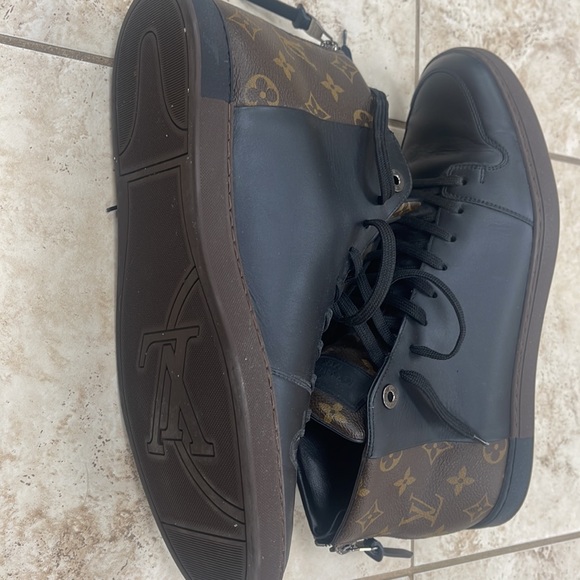 Mens Louis Vuitton size 9 high top sneakers - Picture 4 of 5